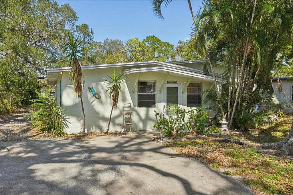 627 61ST AVENUE S ST PETERSBURG, FL 33705