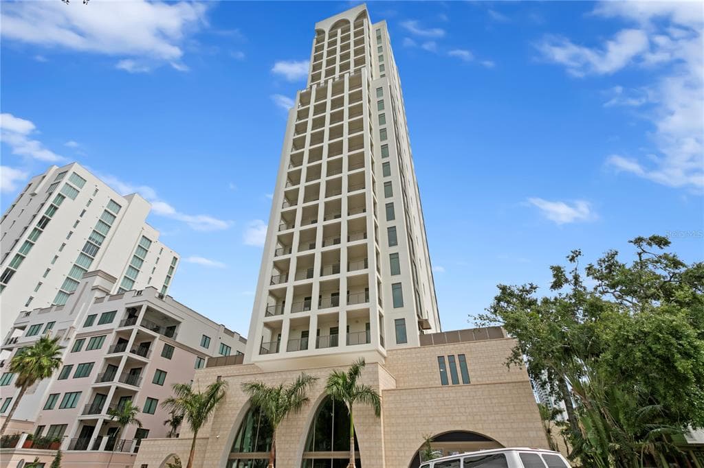 126 4TH AVENUE NE UNIT 1201 ST PETERSBURG, FL 33701