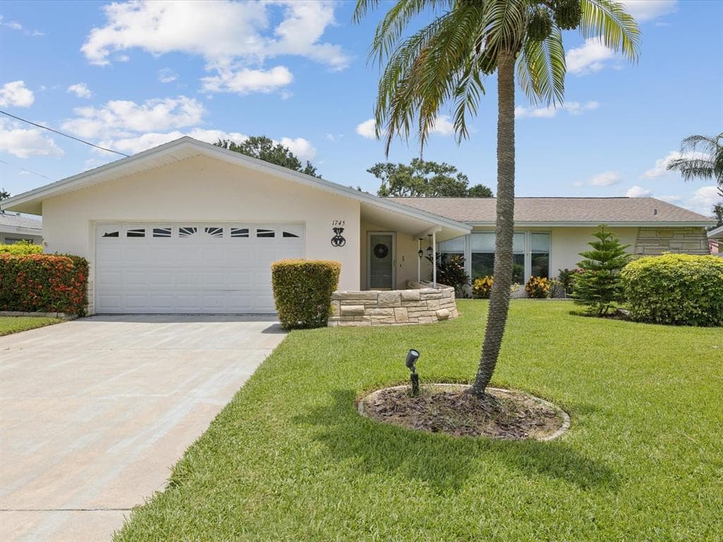 1745 HARBOR CIRCLE W LARGO, FL 33770