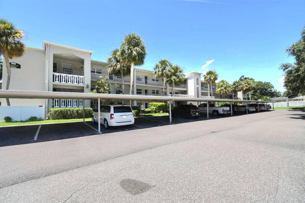 946 VIRGINIA STREET UNIT 102 DUNEDIN, FL 34698