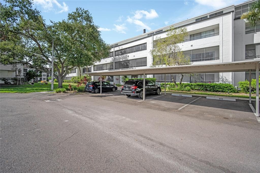 2585 COUNTRYSIDE BOULEVARD UNIT 4208 CLEARWATER, FL 33761