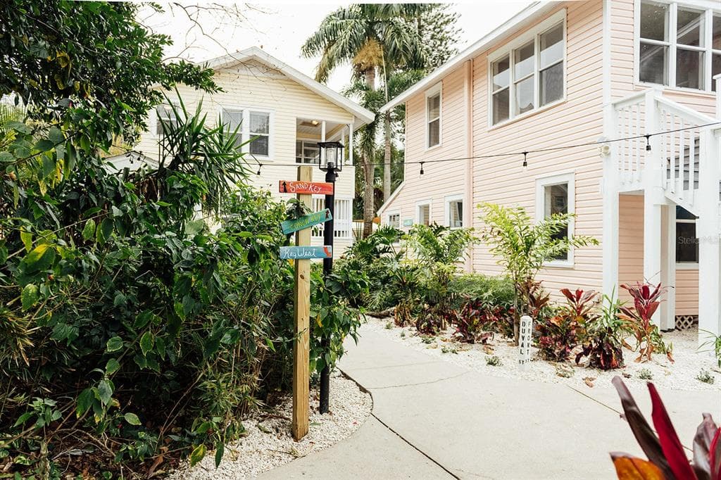 809 10TH AVENUE N UNIT 3 ST PETERSBURG, FL 33701