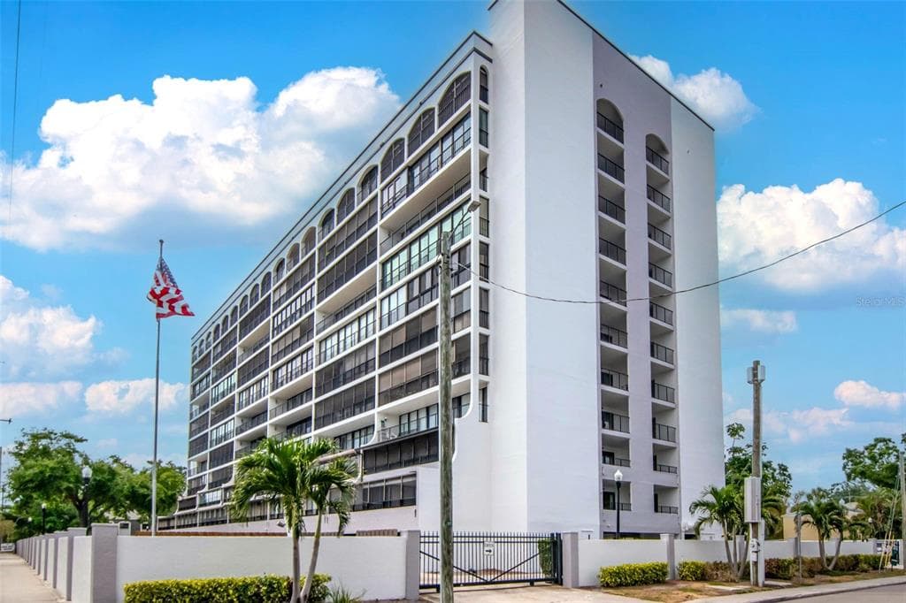 3211 W SWANN AVENUE UNIT 806 TAMPA, FL 33609