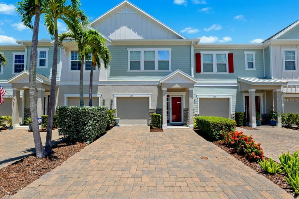 1207 SUNSET LANE