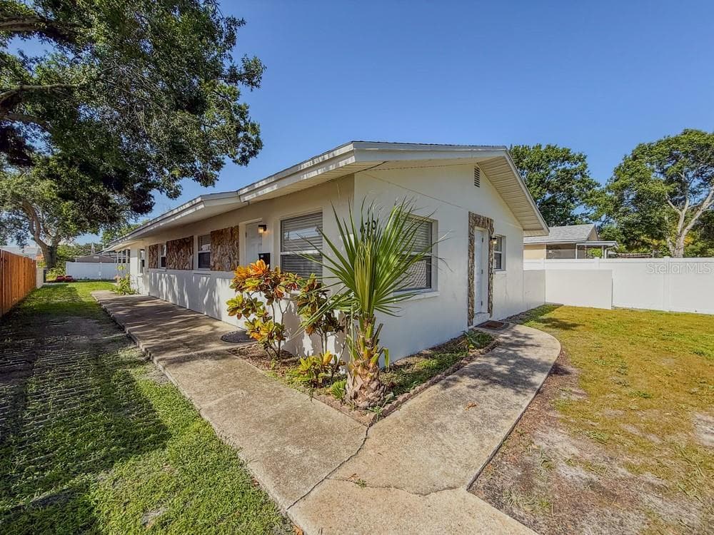 470 93RD AVENUE N ST PETERSBURG, FL 33702