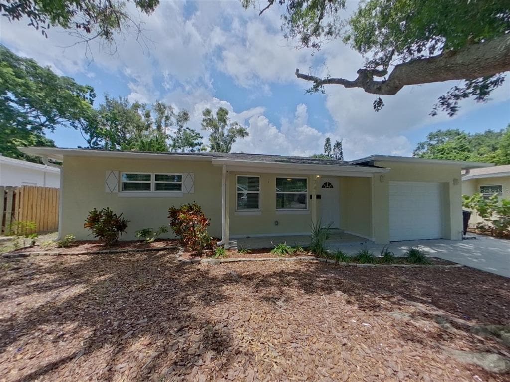 747 64TH AVENUE S ST PETERSBURG, FL 33705