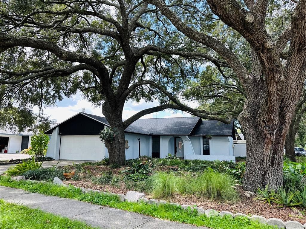16134 RAVENDALE DRIVE TAMPA, FL 33618