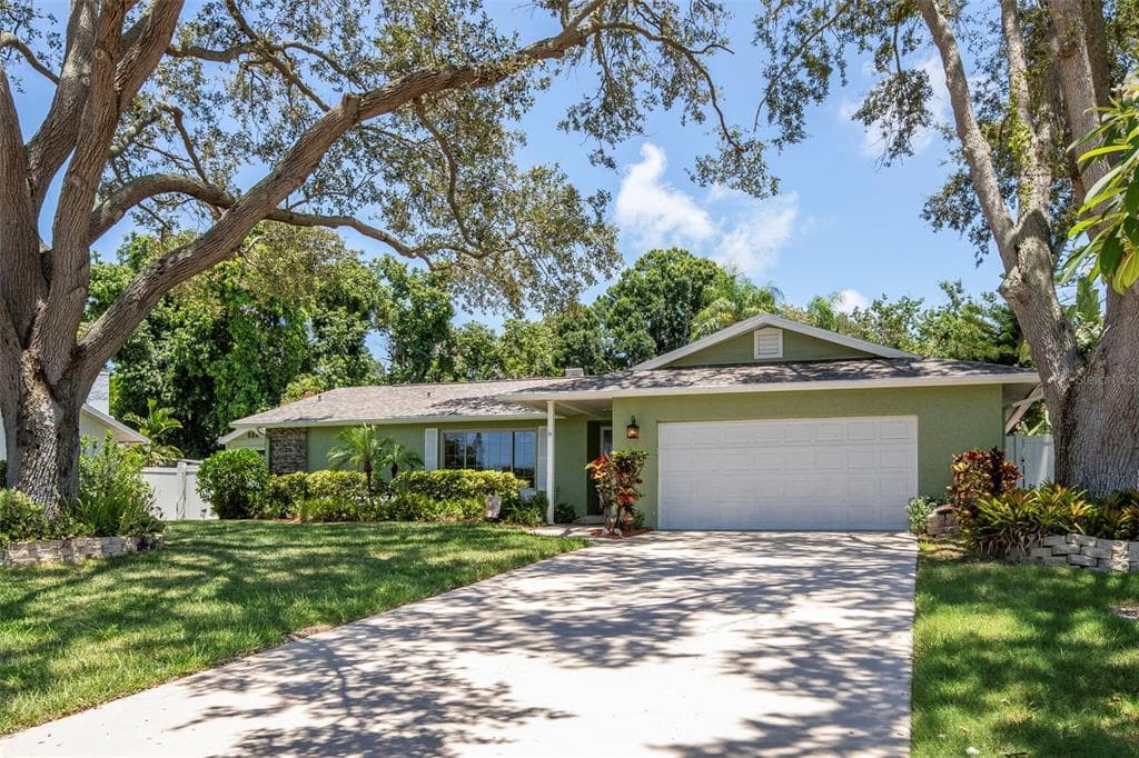 8135 BAYSHORE DRIVE
