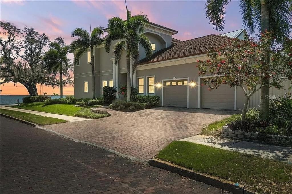 827 N BAYSHORE DRIVE SAFETY HARBOR, FL 34695