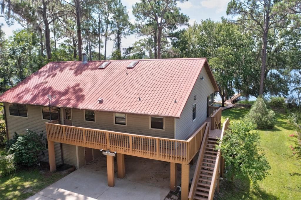 303 RILEY LAKE DRIVE HAWTHORNE, FL 32640