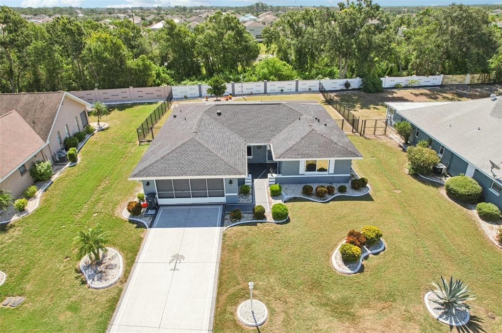 310 THORN HILL PLACE SUN CITY CENTER, FL 33573