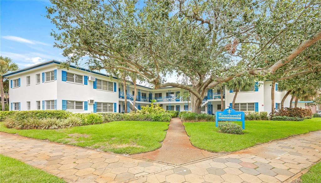 800 BEACH DRIVE NE ST PETERSBURG, FL 33701