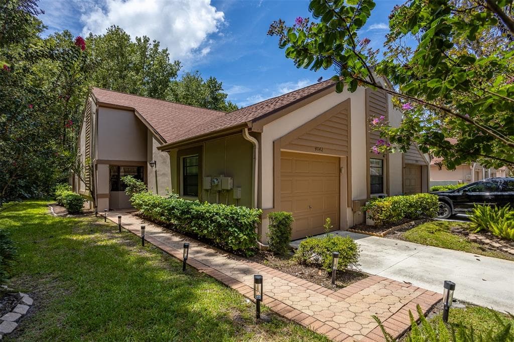 4042 MERMOOR COURT PALM HARBOR, FL 34685