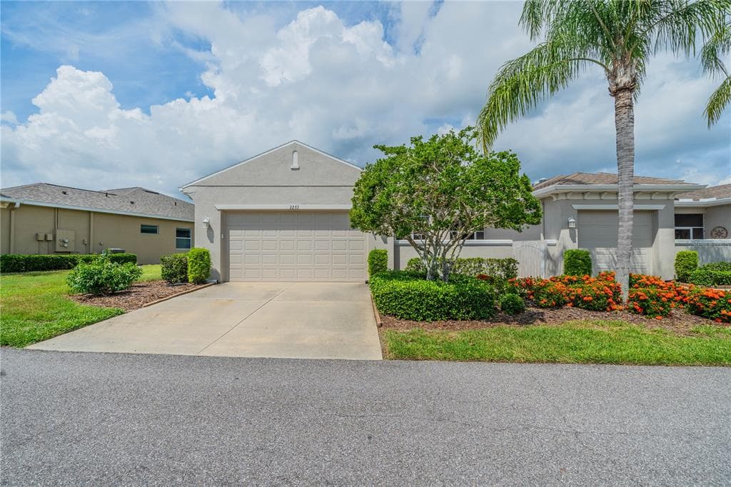 2263 SIFIELD GREENS WAY UNIT 2263 SUN CITY CENTER, FL 33573