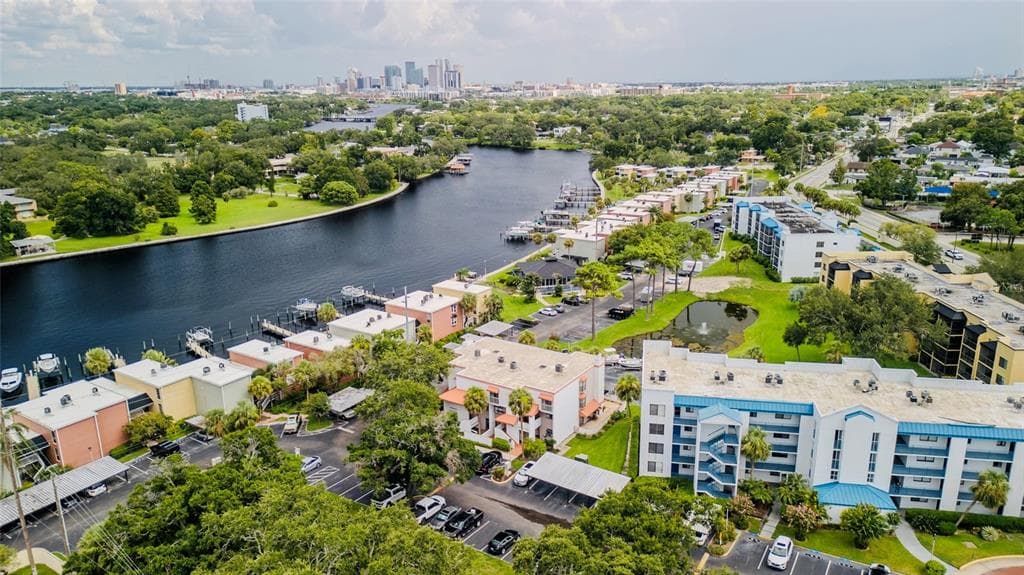 2424 W TAMPA BAY BOULEVARD UNIT L302 TAMPA, FL 33607
