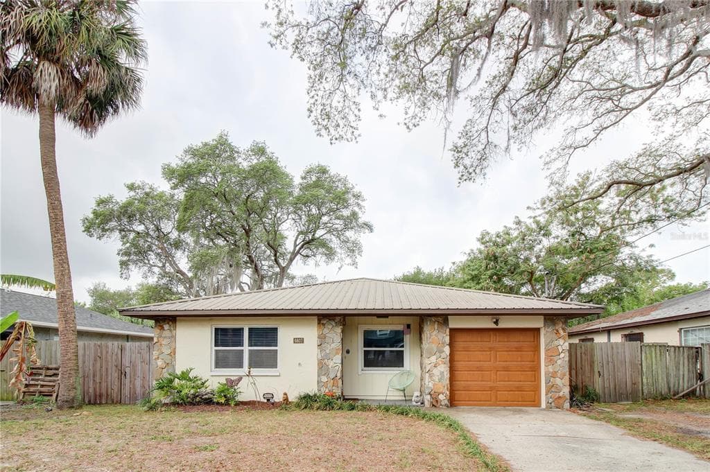 6807 S HIMES AVENUE TAMPA, FL 33611