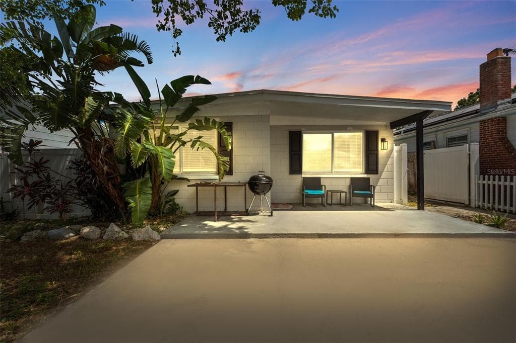 2157 SALEM AVENUE N ST PETERSBURG, FL 33714