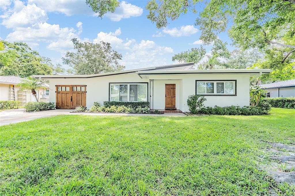 559 OAKWOOD DRIVE