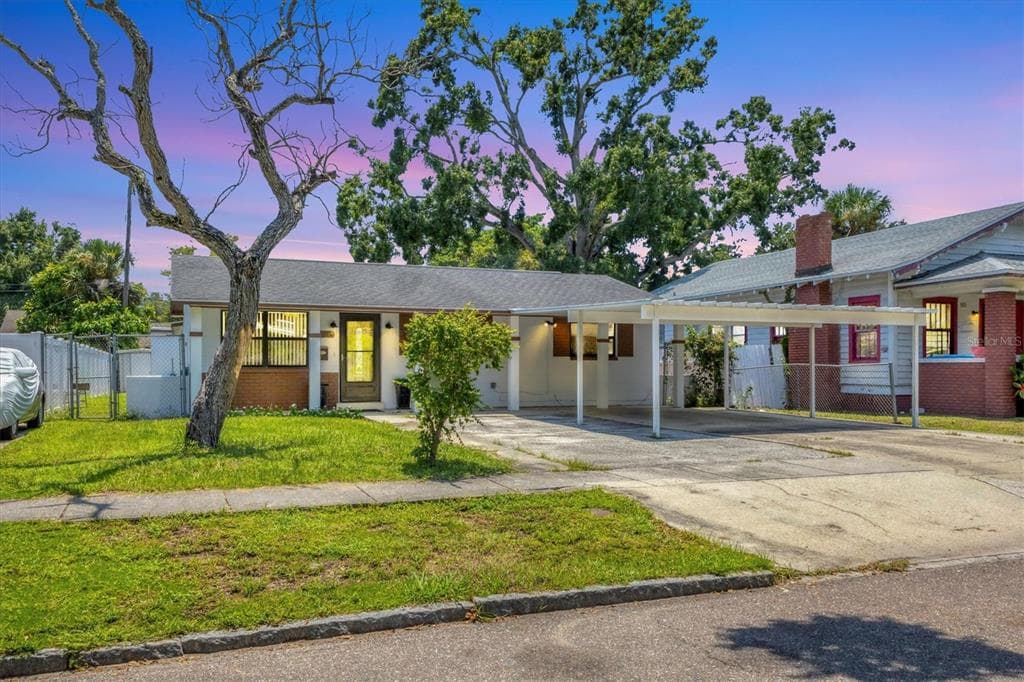 1054 13TH AVENUE S ST PETERSBURG, FL 33705
