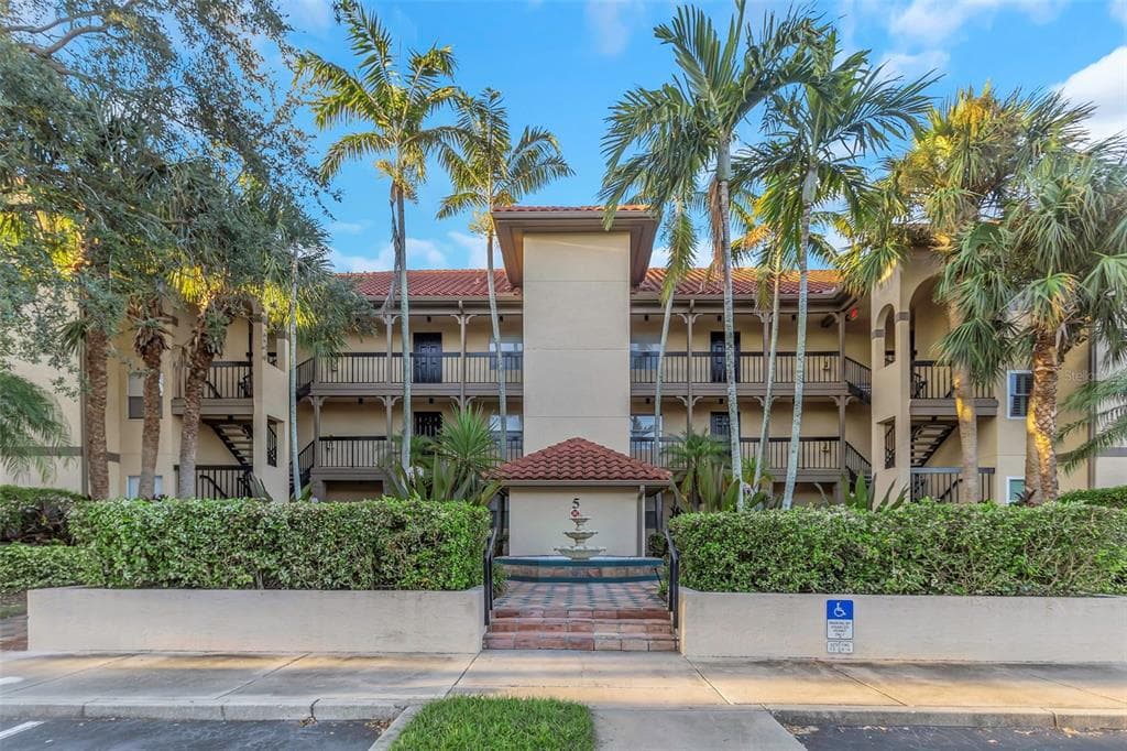 2400 FEATHER SOUND DRIVE UNIT 536 CLEARWATER, FL 33762