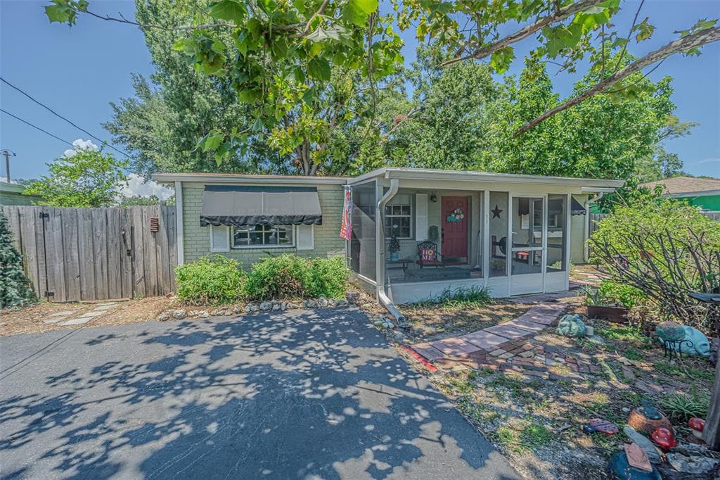 6302 AXELROD ROAD TAMPA, FL 33634