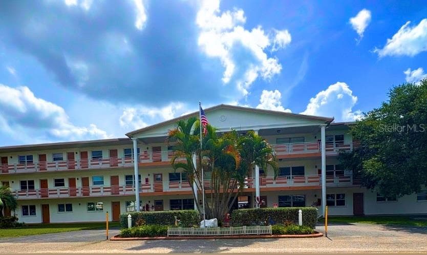 6015 19TH ST N UNIT 304 ST PETERSBURG, FL 33714