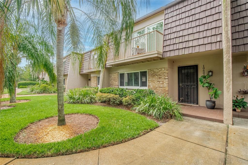 10604 CARROLLBROOK LANE TAMPA, FL 33618