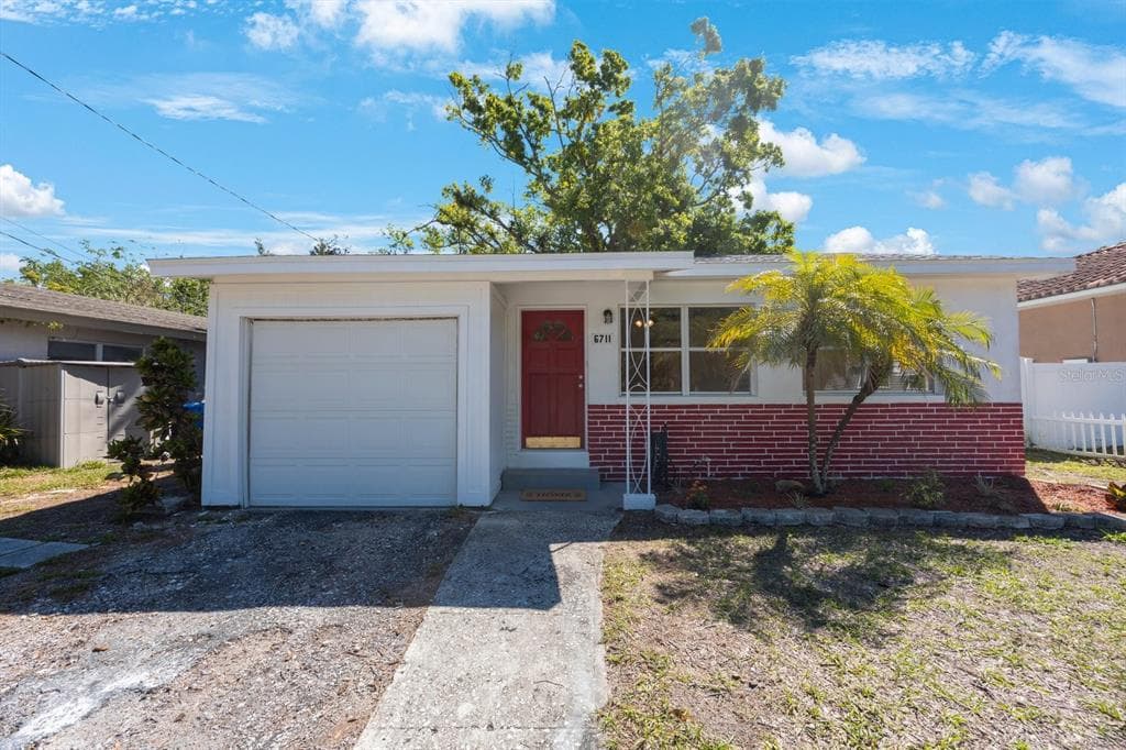 6711 3RD STREET N ST PETERSBURG, FL 33702