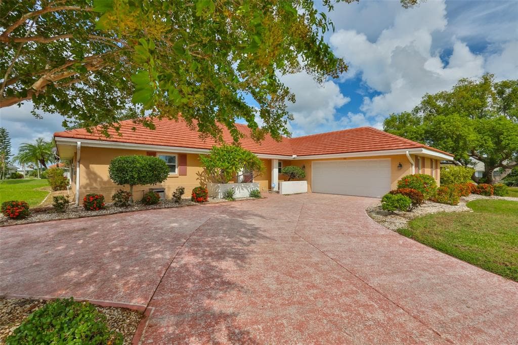 703 PLUMBROOK ROAD SUN CITY CENTER, FL 33573