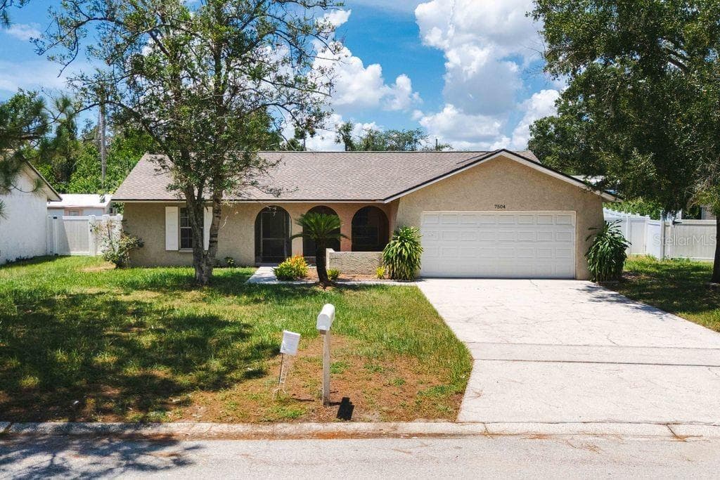 7504 N SANIBEL CIRCLE TAMPA, FL 33637