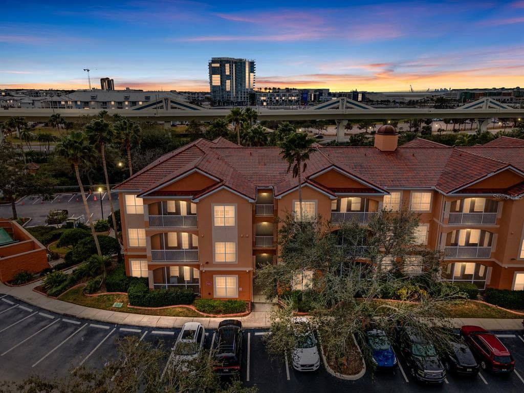 5000 CULBREATH KEY WAY UNIT 4-303 TAMPA, FL 33611