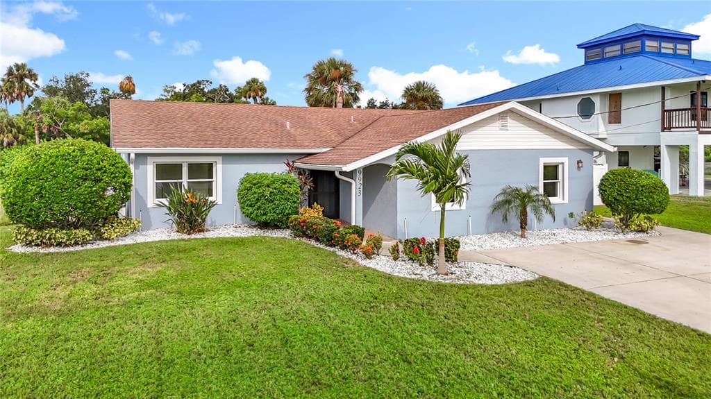 9923 BAY DRIVE