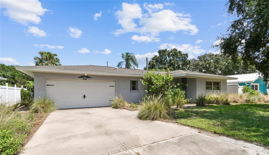 958 LYNDHURST STREET DUNEDIN, FL 34698