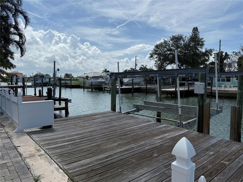 325 E MADEIRA AVENUE MADEIRA BEACH, FL 33708