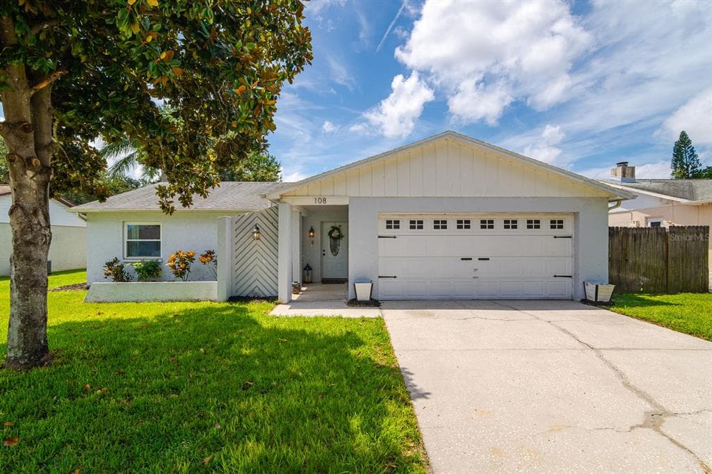 108 LOTUS CIRCLE SAFETY HARBOR, FL 34695