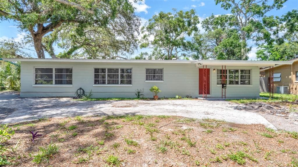 1209 ALCAZAR WAY S ST PETERSBURG, FL 33705