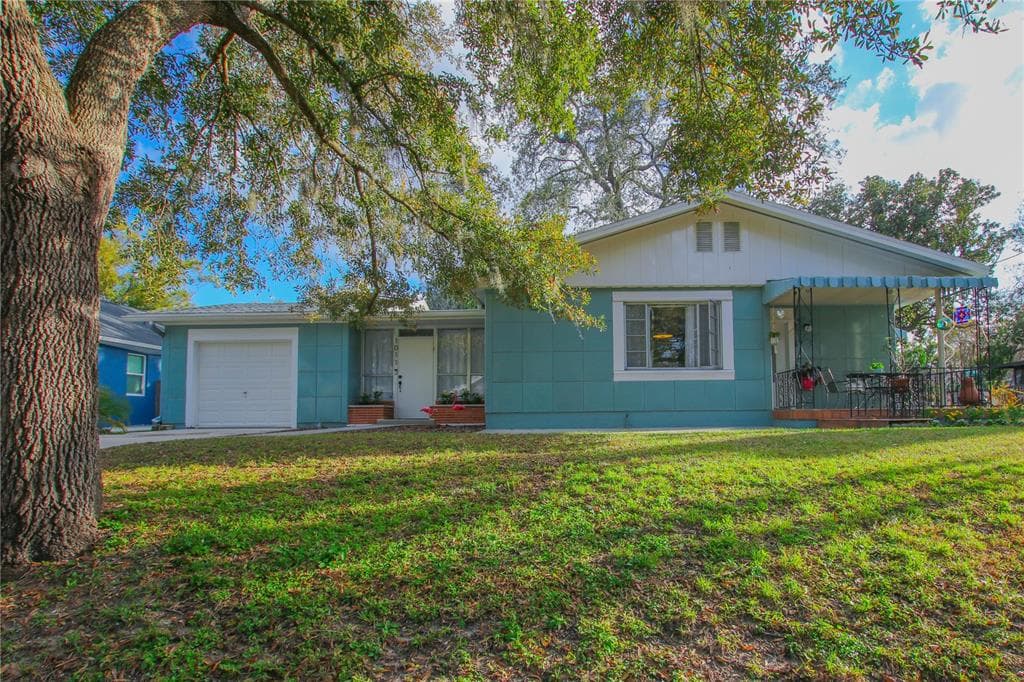 1011 E CRENSHAW STREET TAMPA, FL 33604