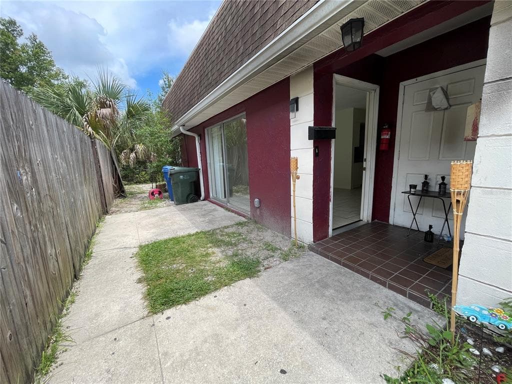 185 FULTON STREET NE UNIT 4 LARGO, FL 33771