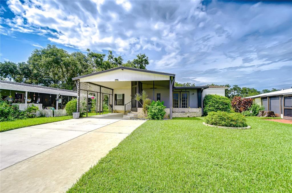 34121 TREE LAKE DRIVE WESLEY CHAPEL, FL 33543