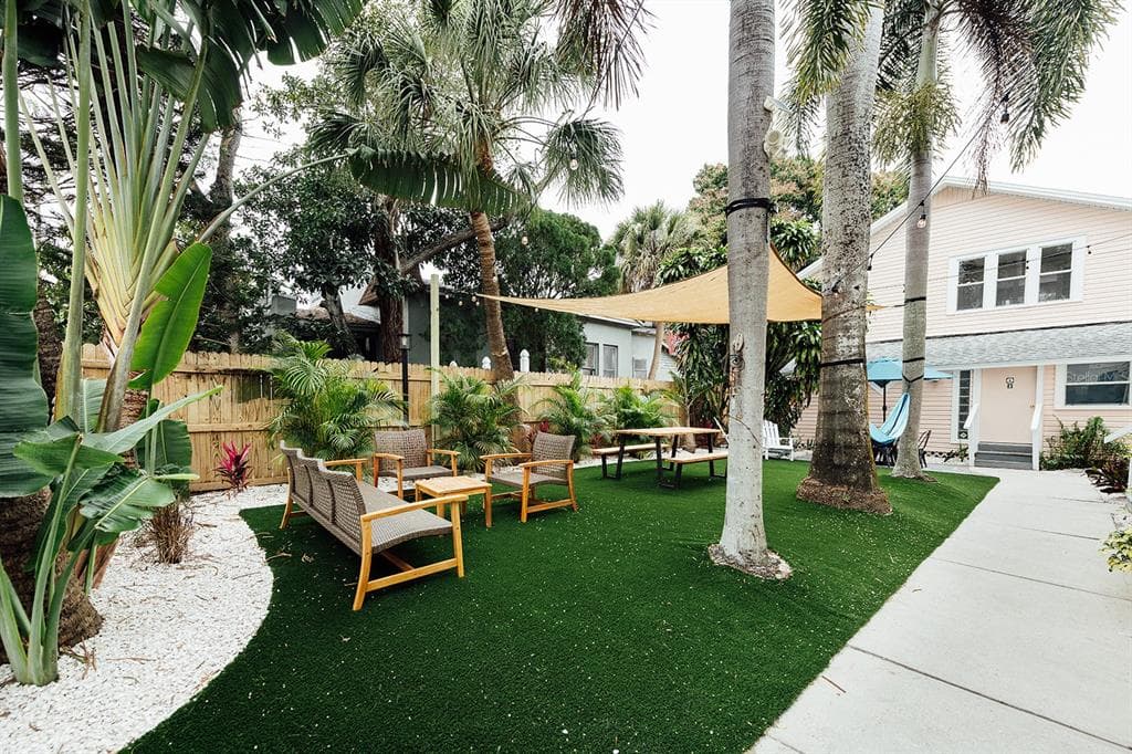 809 10TH AVENUE N UNIT 5 ST PETERSBURG, FL 33701