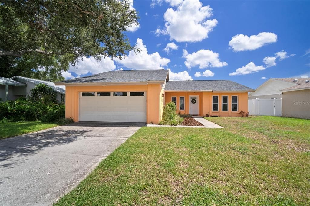 812 SETTLERS ROAD TAMPA, FL 33613