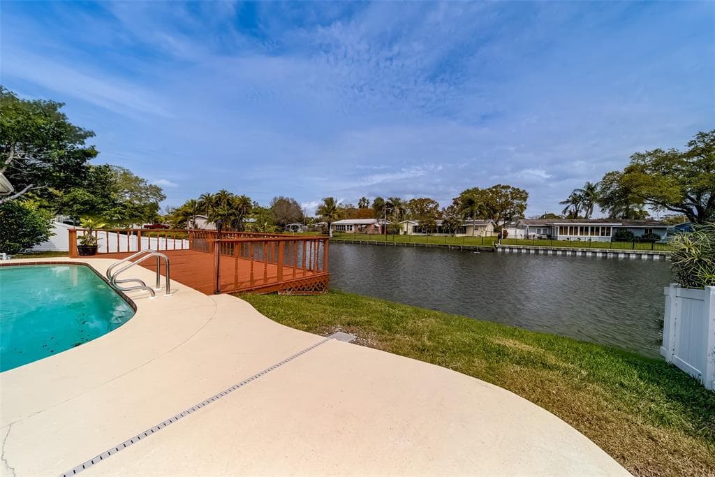 8473 121ST STREET SEMINOLE, FL 33772