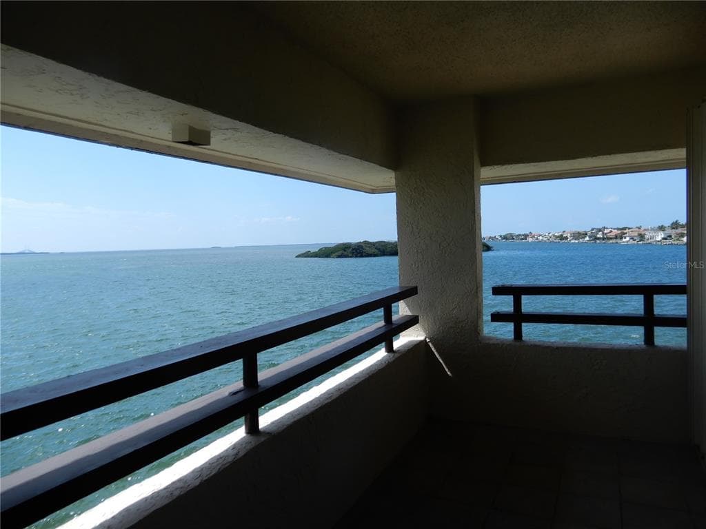 135 1ST STREET E UNIT 205 TIERRA VERDE, FL 33715