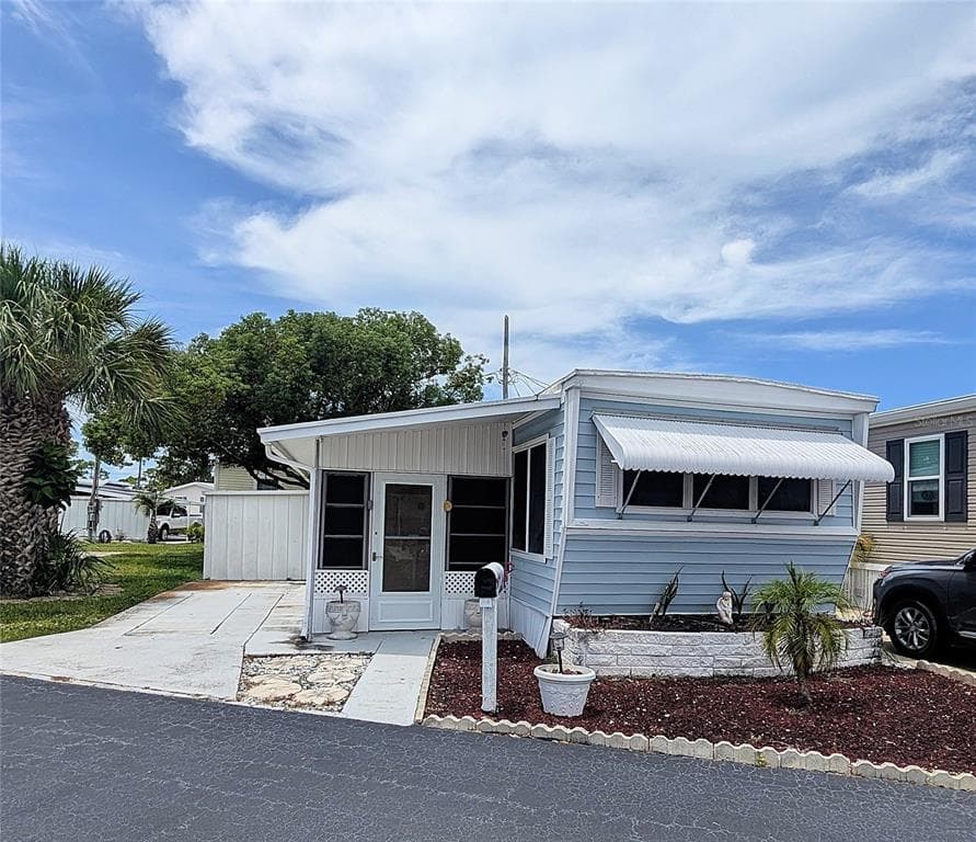 7801 34TH AVENUE N UNIT 11 ST PETERSBURG, FL 33710