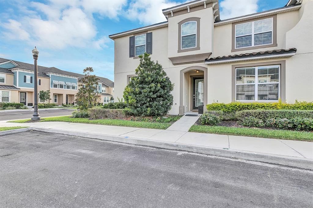 1532 CAREY PALM CIRCLE