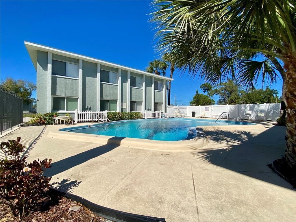 378 48TH AVENUE N UNIT 124 ST PETERSBURG, FL 33703