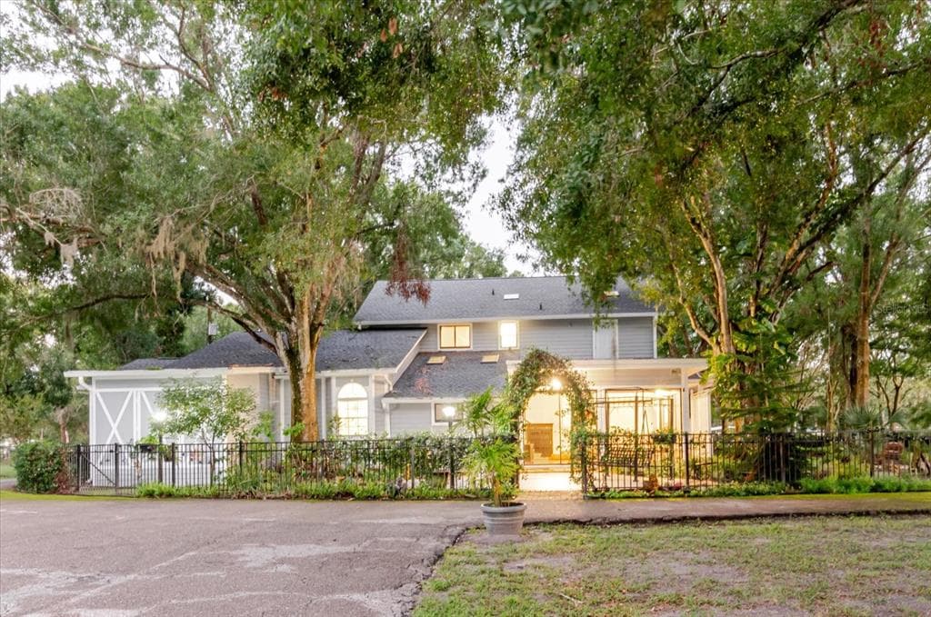 5455 LAKE LE CLARE ROAD LUTZ, FL 33558
