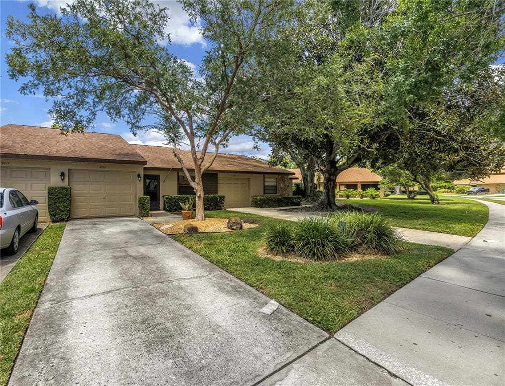9701 LAKE SEMINOLE DRIVE E LARGO, FL 33773