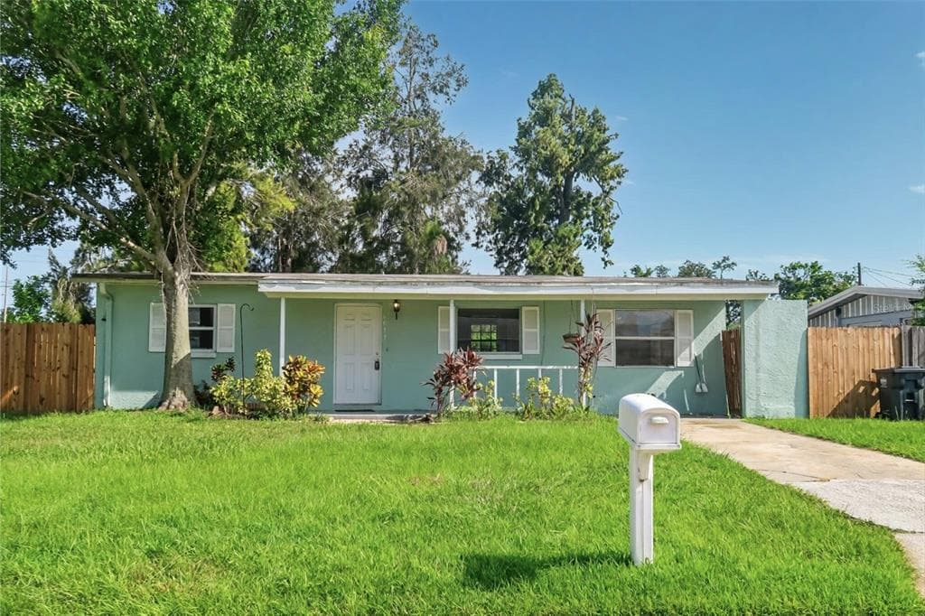 6013 FRANCIS DRIVE APOLLO BEACH, FL 33572