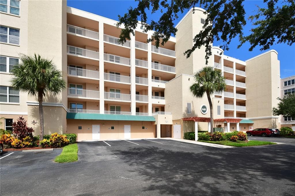 6425 SHORELINE DRIVE UNIT 10102 ST PETERSBURG, FL 33708
